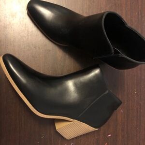 Sleek Black Ankle Boots with Wooden Heel